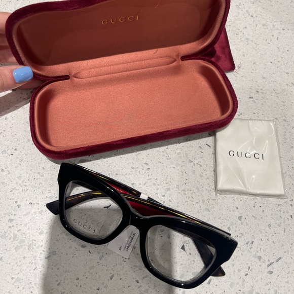 Gucci Eyeglasses - Picture 5 of 16